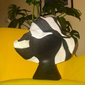 Black & White Swirled Bucket Hat
